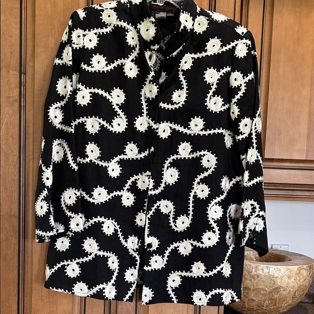 Black Embroidered Button-Front linen Blouse Jacket - Picture 4 of 6